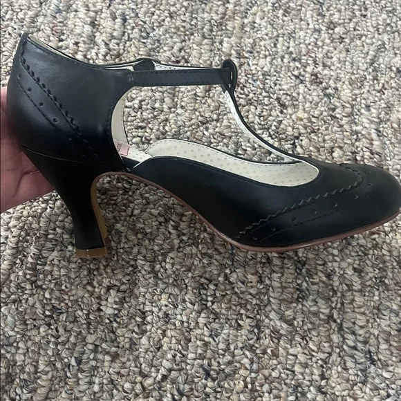 Unique Vintage Black T-Strap Heels - Picture 6 of 9